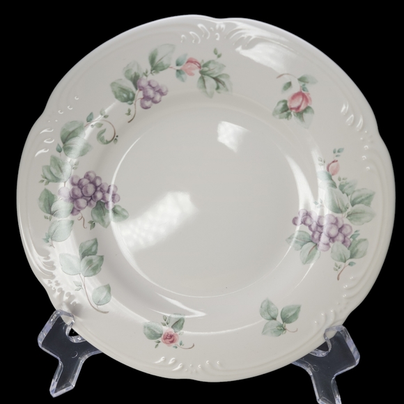 Lot Of 4 Grapevine by Pfaltzgraff 8 1/8" Salad Plates Set of 4 Discontinued EUC - Picture 4 of 7